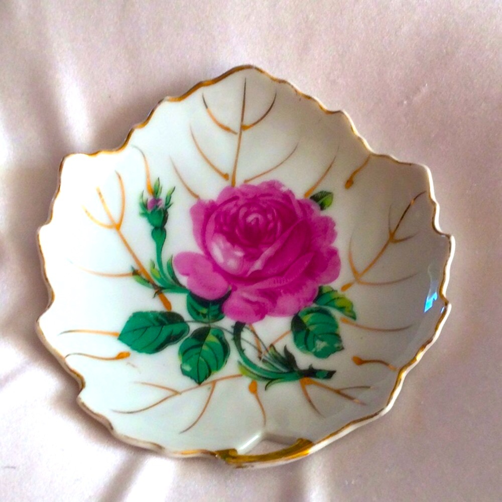 Viceroy China - Porcelain Leaf Jewelry dish - Rose design